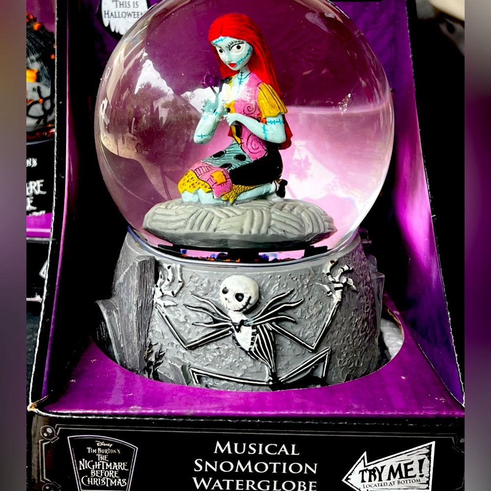 Nightmare before Christmas snow globe ✨